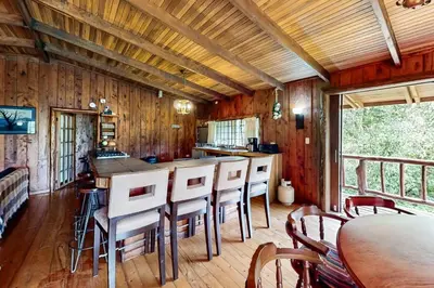 a kitchen and dining room with a bar and chairs at Hacienda Milinda in Birrí