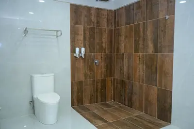a bathroom with a toilet and a shower at Hotel Zima in San Isidro