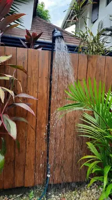 a water hose hooked up to a fence at Ginger Studio in Santa Teresa Beach