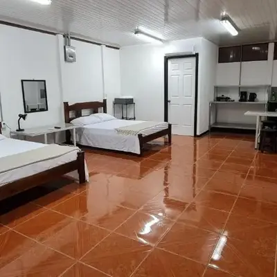 Sleep&Go! Cabina Cuadruple en Siquirres Centro - and rafting tour!