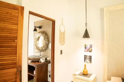 a bathroom with a sink and a mirror at LA QUEBRADA ECO LODGE Hotel Boutique in Potrero