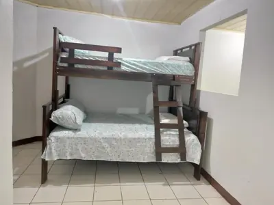 a room with two bunk beds in a room at Departamentos Patricia in Alajuela City