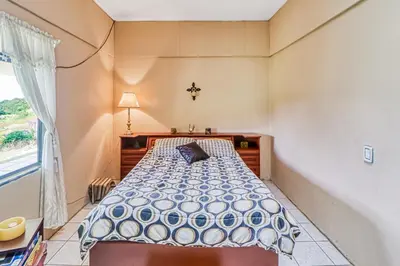 a bedroom with a bed and a window at Casita El Sastre in Paso Macho