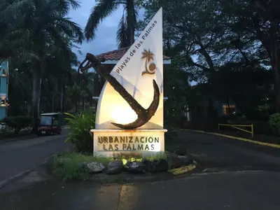 a sign for a restaurant with a long snake on it at Valle Dorado 9 in Coco
