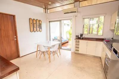 a kitchen with a table and chairs in a room at Casa Manta - Santa Teresa in Santa Teresa Beach