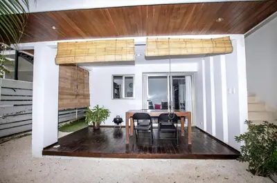 a dining room with a table and chairs at Casa Manta - Santa Teresa in Santa Teresa Beach