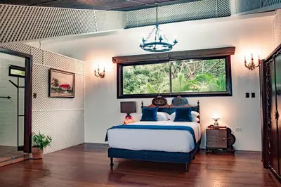 a bedroom with a large bed and a window at Hotel Don Ernesto By La Chimba in San José
