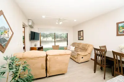 a living room with a couch and a table at Apartamento Ganesha Liberia in Santa Ana