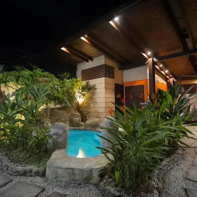 Elegant Villa in La Fortuna with spacious backyard plus very private pool & parking
