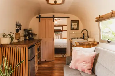 a living room with a couch and a bedroom at La Caravana in Sámara