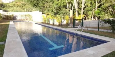 a swimming pool in a yard next to a fence at Namaje Tres Ros in Tres Ríos