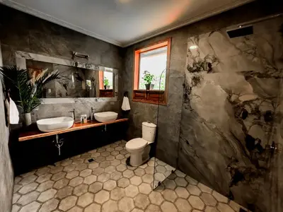 a bathroom with a sink and a toilet at Canal Grande Lodge in Piedades