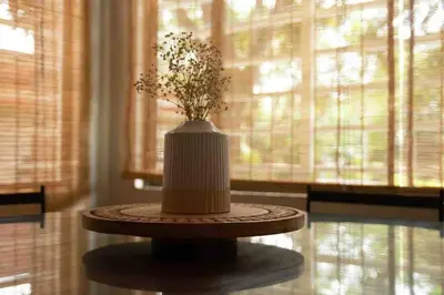 a vase on a table in front of a window at Casa Buda Liberia Cerca del Aeropuerto in Liberia