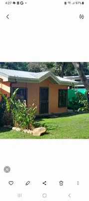 a comparison of a house and a picture of it at Casita El Sonido de las Aves in Uvita