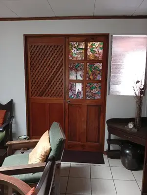 a living room with a door with stained glass at Confortable y privado estudio en zona exclusiva . in San José