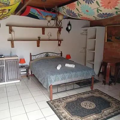 Confortable y privado estudio en zona exclusiva .