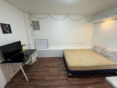 a bedroom with a bed and a desk and a television at Casa Mundo in San José