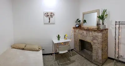 a room with a fireplace and a table and a mirror at Casa Mundo in San José