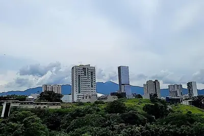 a skyline of a city with tall buildings at New & Modern APT - 100 MBPS 15 min from airport in San José