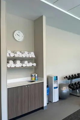 a room with a clock on the wall and a counter at Fairfield by Marriott San Jose Airport Alajuela in Alajuela City