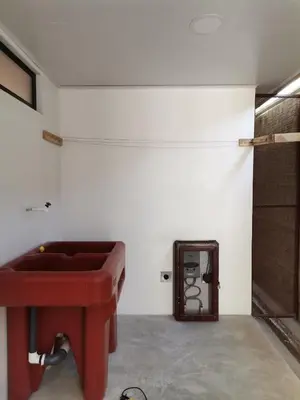 a bathroom with a red sink and a mirror at KAPALIZ in Tigre