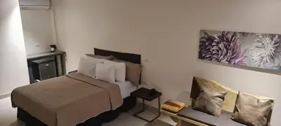 a bedroom with a bed and a painting on the wall at LOP Inn San Jose Aeropuerto - Costa Rica in Ciudad Cariari