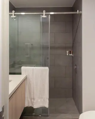 a bathroom with a shower with a glass door at Residencias Cityzen cerca del Aeropuerto in Echeverría
