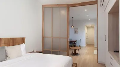 a bedroom with a bed and a table in a room at Residencias Cityzen cerca del Aeropuerto in Echeverría