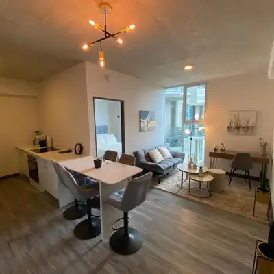 Cómodo y elegante apartamento en fabuloso condo!