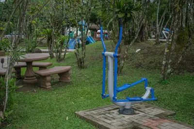 a playground with a blue water gun in a park at Hotel Suerre in Guápiles