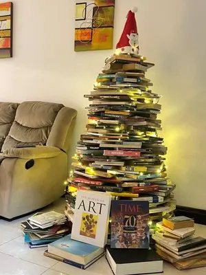 a christmas tree with a stack of books at XIN Bed&Breakfast in San José