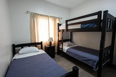 a bedroom with two bunk beds and a window at Casa en puntaleona Condomio Bambu in Quebrada Ganado