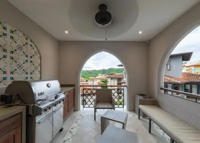 a kitchen with an archway and a balcony at Calle Cartagena 8C in Playa Danta