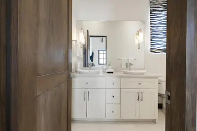 a bathroom with two sinks and a large mirror at Paseo Miraflores 7 At Las Catalinas in Tempate