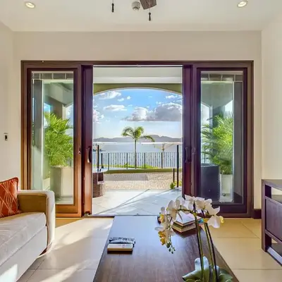 360 Splendor 301-Ocean View Condo-Breakfast Included!