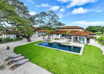 a backyard with a swimming pool and a house at Villa Twilight Tree 5Bdr Nature & Exclusivity in San José Pinilla