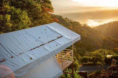 a roof of a building with a view of a mountain at Quimera Glamping in Pacuar