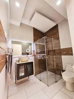a bathroom with a shower and a toilet and a sink at Apartamento SamSay I in Cartago