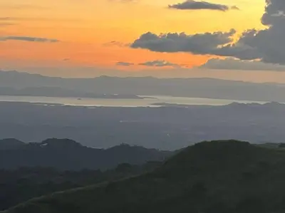 a view of a sunset over a mountain range at Casa Bello horizonte in San Rafael