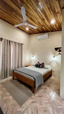 a bedroom with a bed with a ceiling fan at Apartamento el Guanacaste, cerca Tamarindo con Piscina in Santa Cruz