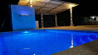 an empty swimming pool at night at Apartamento el Guanacaste, cerca Tamarindo con Piscina in Santa Cruz