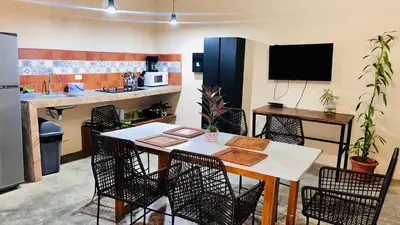 a kitchen and dining room with a table and chairs at Apartamento los Guanacastes cerca de Tamarindo con piscina in Santa Cruz