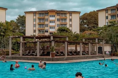 a group of people in the swimming pool at a hotel at Departamento de lujo en la playa in Jacó