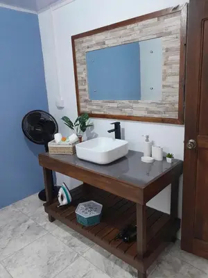 a bathroom with a sink and a mirror at Casa vista de luna in Guaria