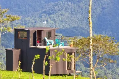 a house on top of a hill with a view at Alto Luciérnaga in Guayacán