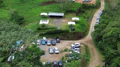 a bunch of cars parked in a parking lot at Casa Esperanza in Río Cuarto