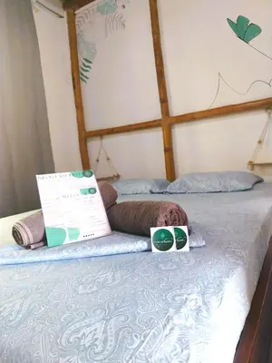 a bed with two cups on top of it at Flor de bambú in Uvita