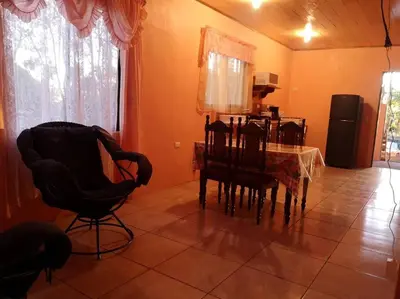 a living room with a table and chairs at Casa del Eucalipto in Sabana Redonda