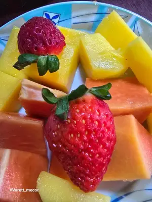 a plate of fruit with strawberries and melons at Reserva y Estancia Robles Mimosos Lodge in Cartago