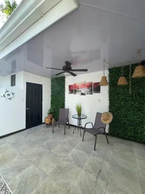 a patio with two chairs and a table and a ceiling at Casa Encanto Luz del Mar, Con Piscina Privada in Herradura